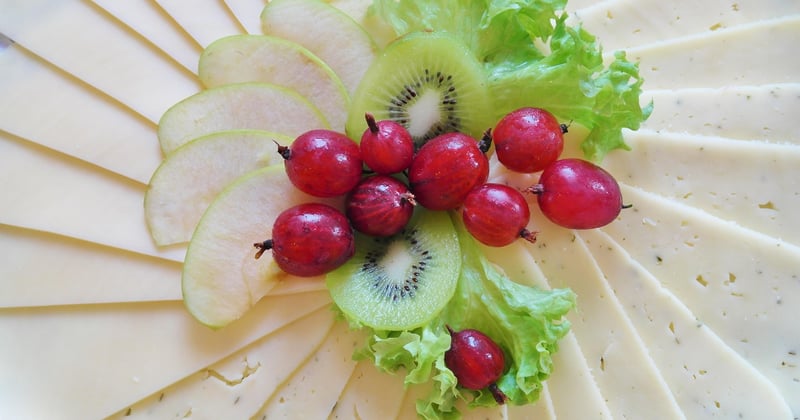 Käseplatte anrichten: So gelingt die perfekte Genussplatte